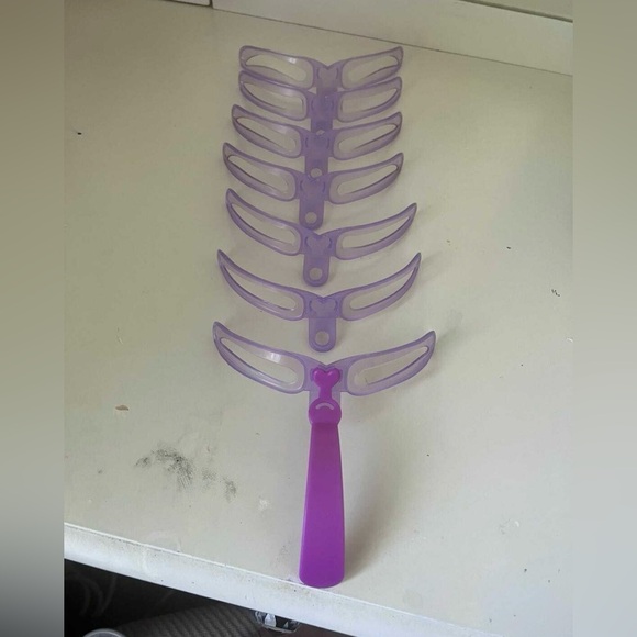 Eyebrow Shapes Makeup Tool - Picture 2 of 4